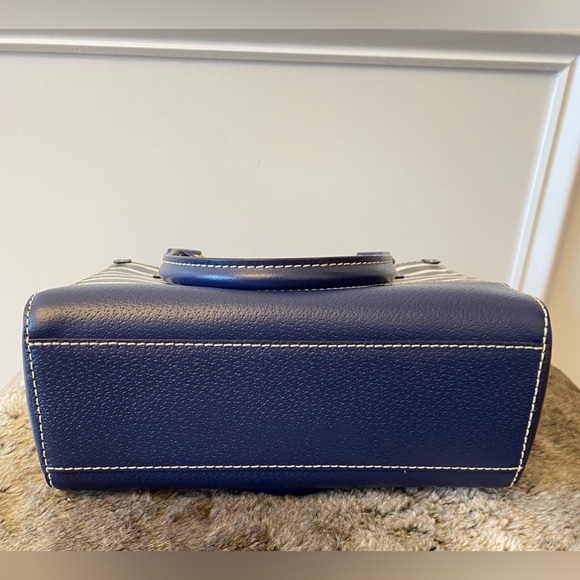 Kate Spade Wellesley Small Quinn Stripe Bag - Picture 4 of 9